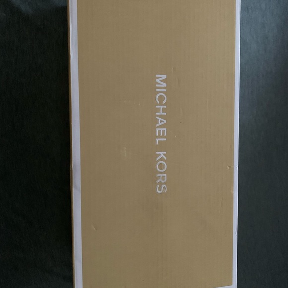 NEW Michael Kors - Kayden Thong Sandals - Picture 7 of 7